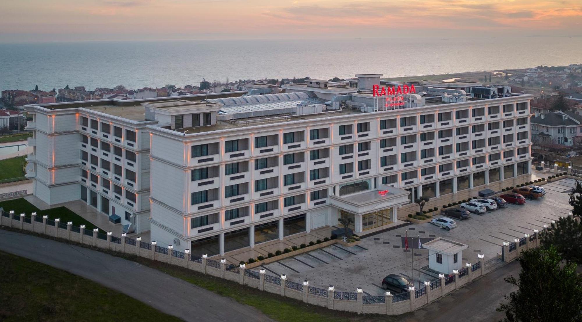 Ramada Plaza By Wyndham Silivri Hotell Eksteriør bilde